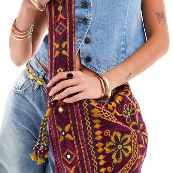 Free People mulberry embroidered slouchy side bag NWT. - Picture 4 of 5